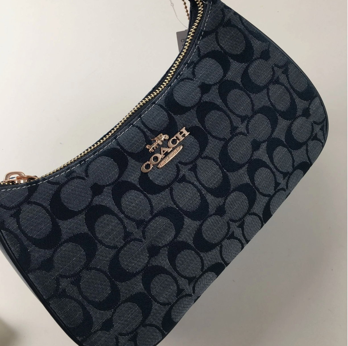 Teri Shoulder Bag Signature Chambray