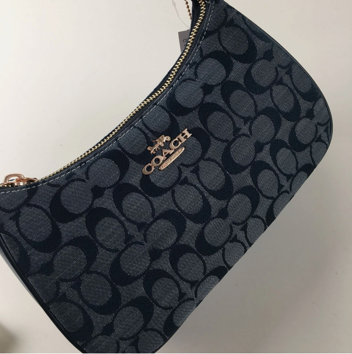Teri Shoulder Bag Signature Chambray